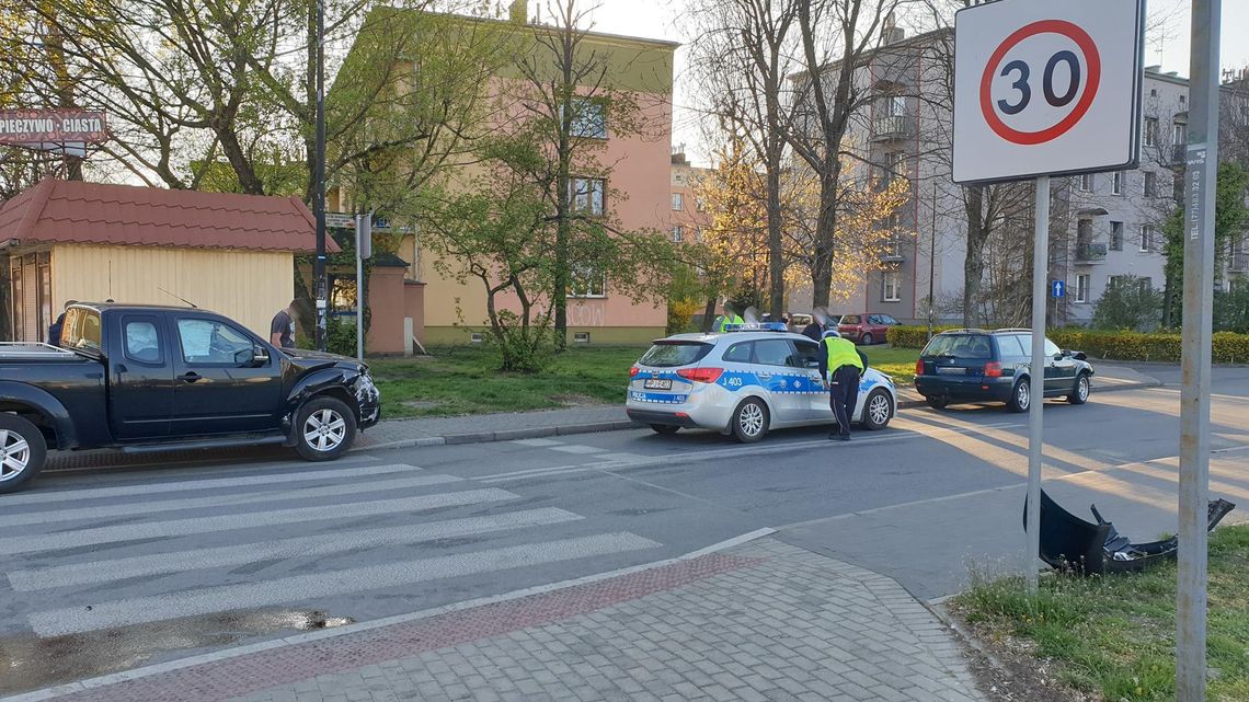 Kolizja dwóch samochodów na ulicy Kozielskiej