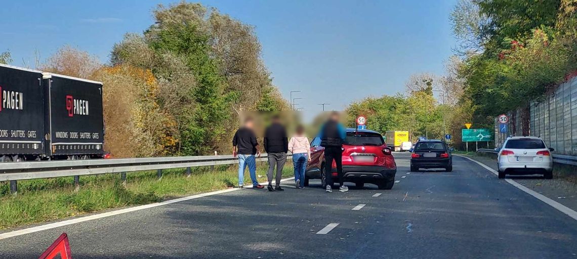 Kolizja na obwodnicy. Volkswagen zderzył się z Renault