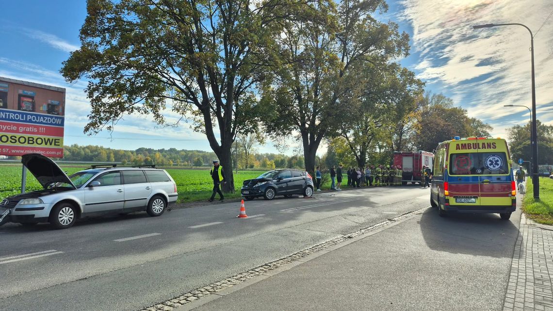 Kolizja trzech samochodów na wysokości sklepu NETTO w Koźlu. ZDJĘCIA Kolizja trzech samochodów na wysokości sklepu NETTO w Koźlu. ZDJĘCIA