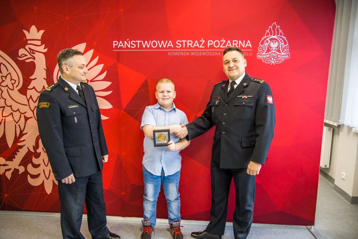 Komendant Główny PSP wręczył Tomkowi odznakę „Iuvenis Forti”