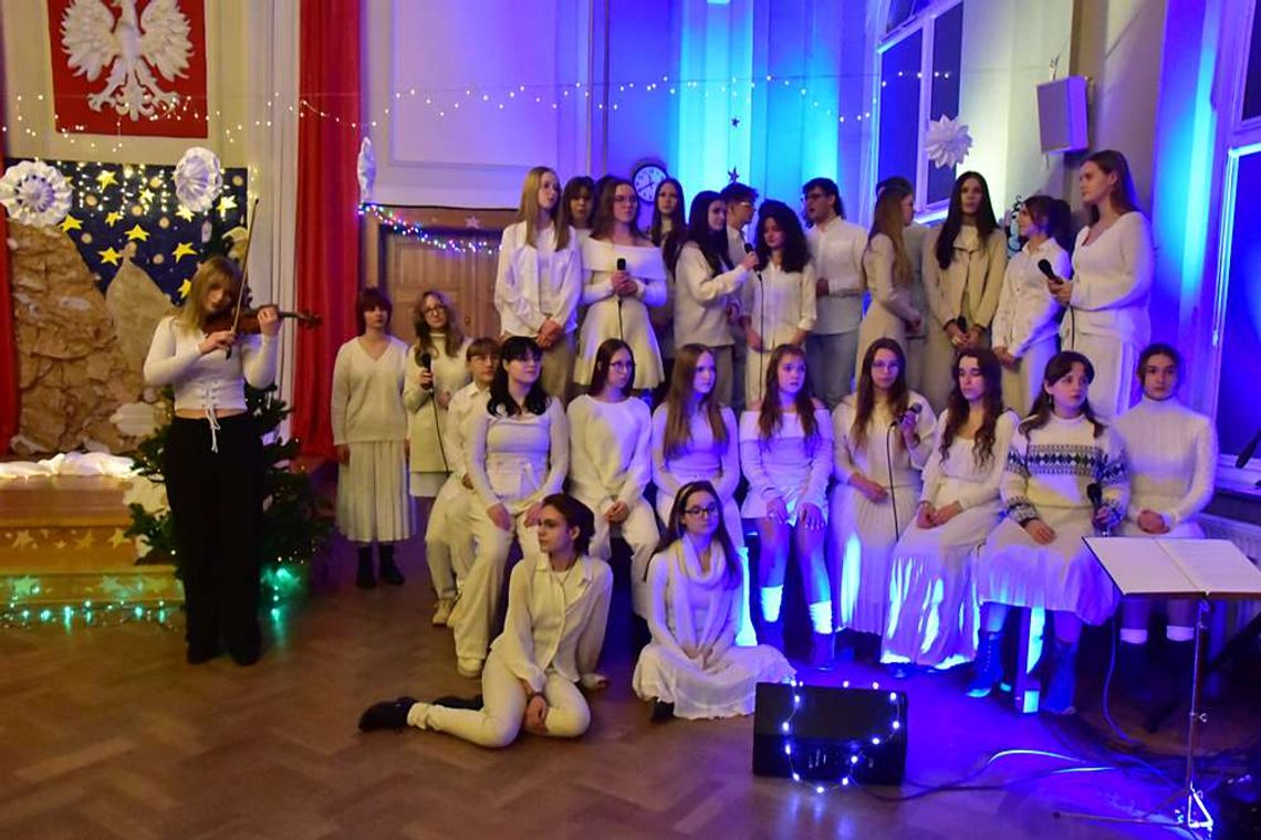 Koncert i jarmark świąteczny w kozielskim liceum. ZDJĘCIA