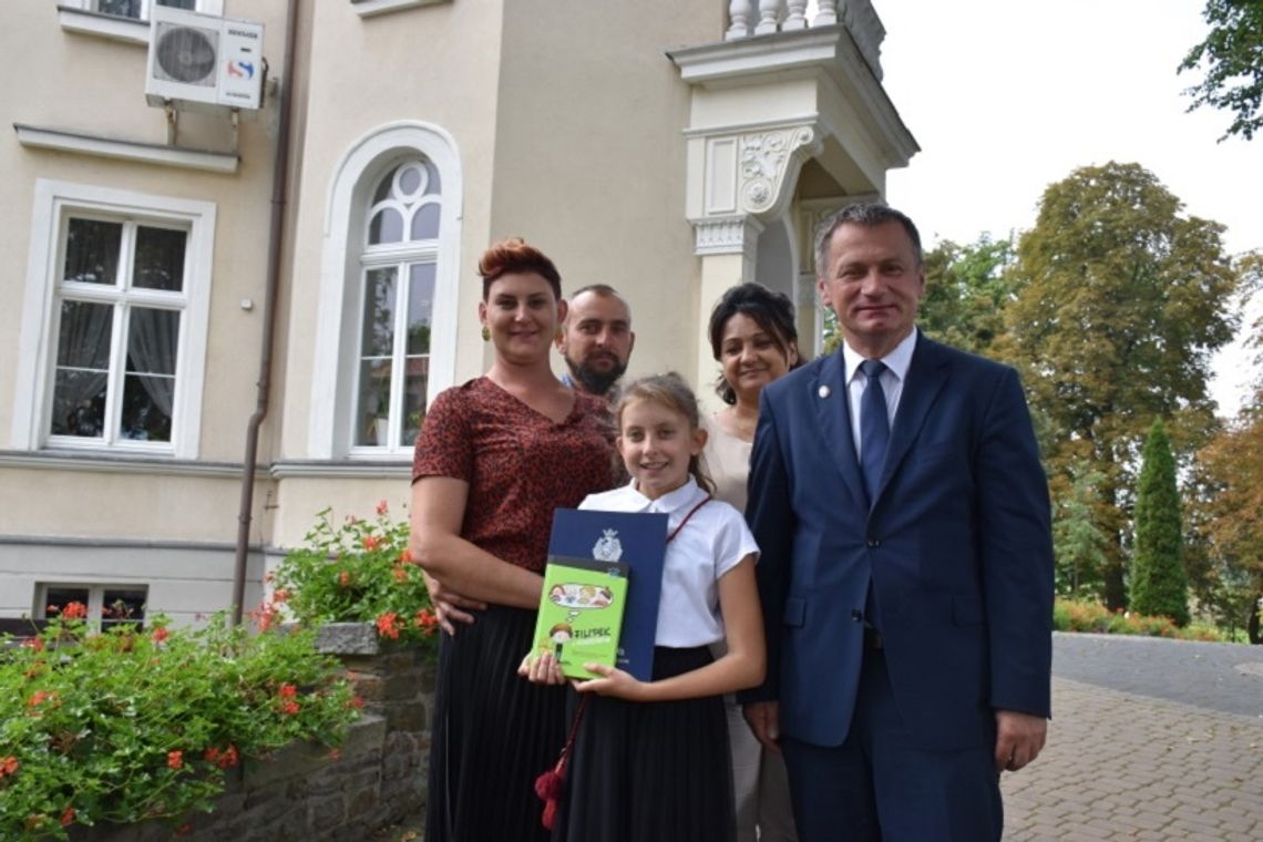 Konkurs na „List do Taty" dla uczniów szkół podstawowych Konkurs na „List do Taty" dla uczniów szkół podstawowych