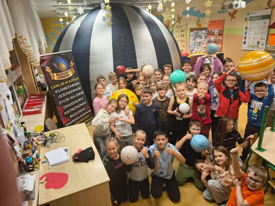 Kosmiczna nocka trzecioklasistów z PSP nr 20. ZDJĘCIA