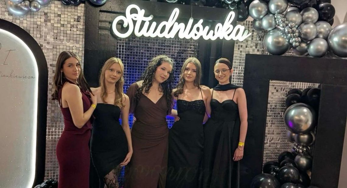 Kozielski ogólniak bawił się na studniówce. ZDJĘCIA