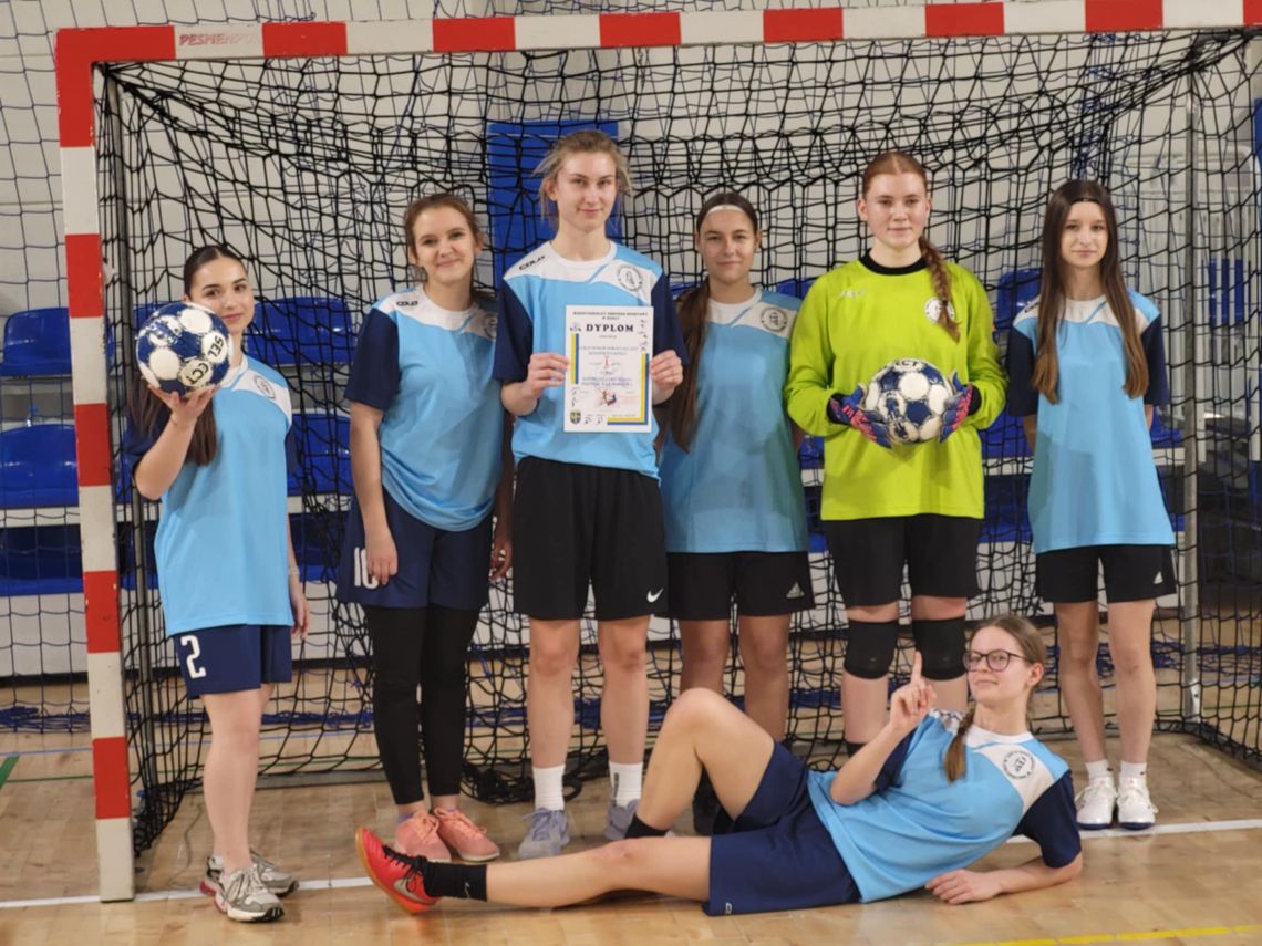 Kozielskie licealistki z pewnym awansem do finału wojewódzkiego w futsalu. ZDJĘCIA