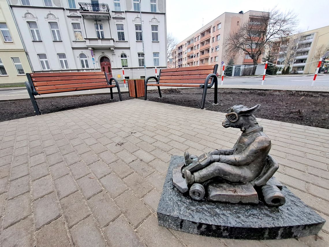 Koziołek na gokarcie w coraz przyjemniejszym otoczeniu