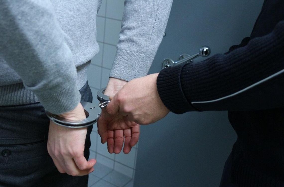Kradzież w sklepie zakończona aresztem za posiadanie narkotyków