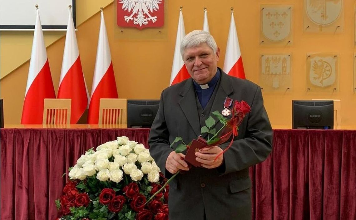 Ks. Edward Bogaczewicz został uhonorowany Srebrnym Krzyżem Zasługi