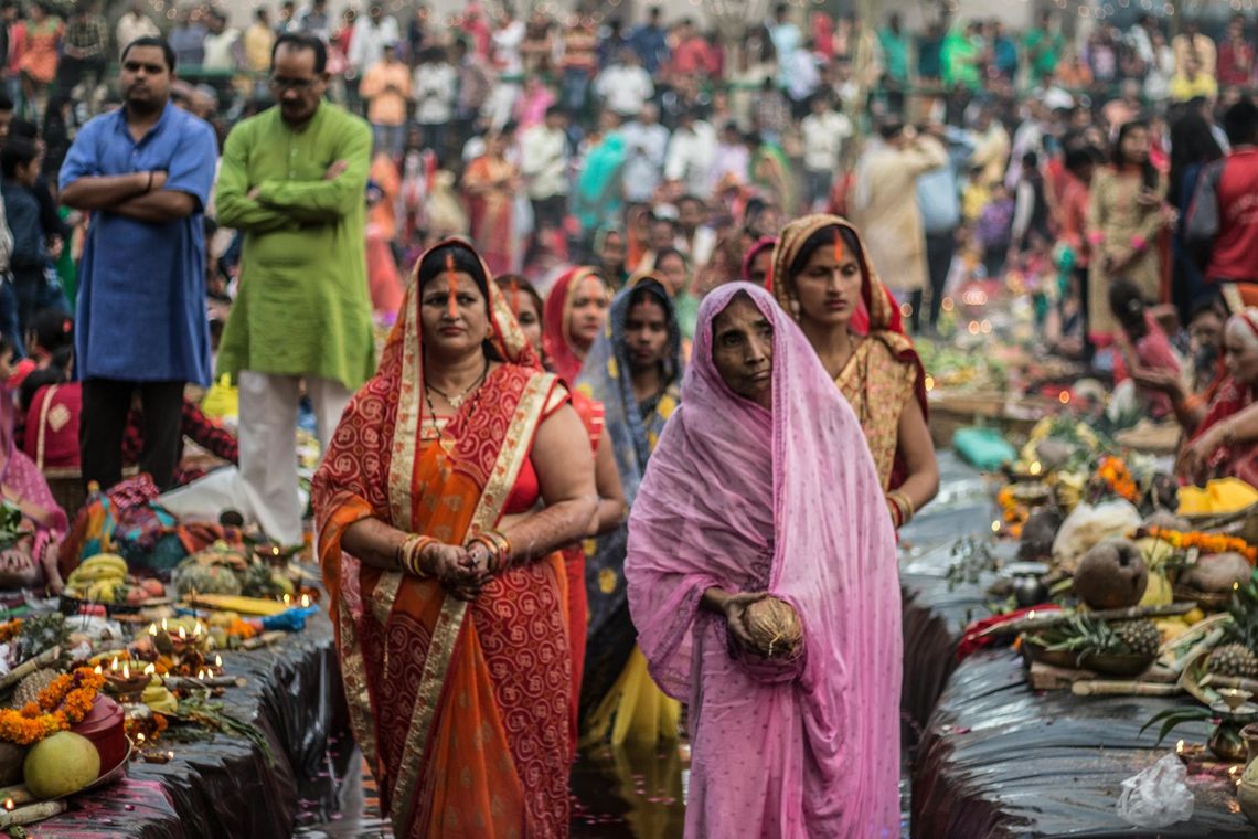 Kultura randkowa w Indiach: Od tradycyjnych małżeństw do nowoczesnych aplikacji