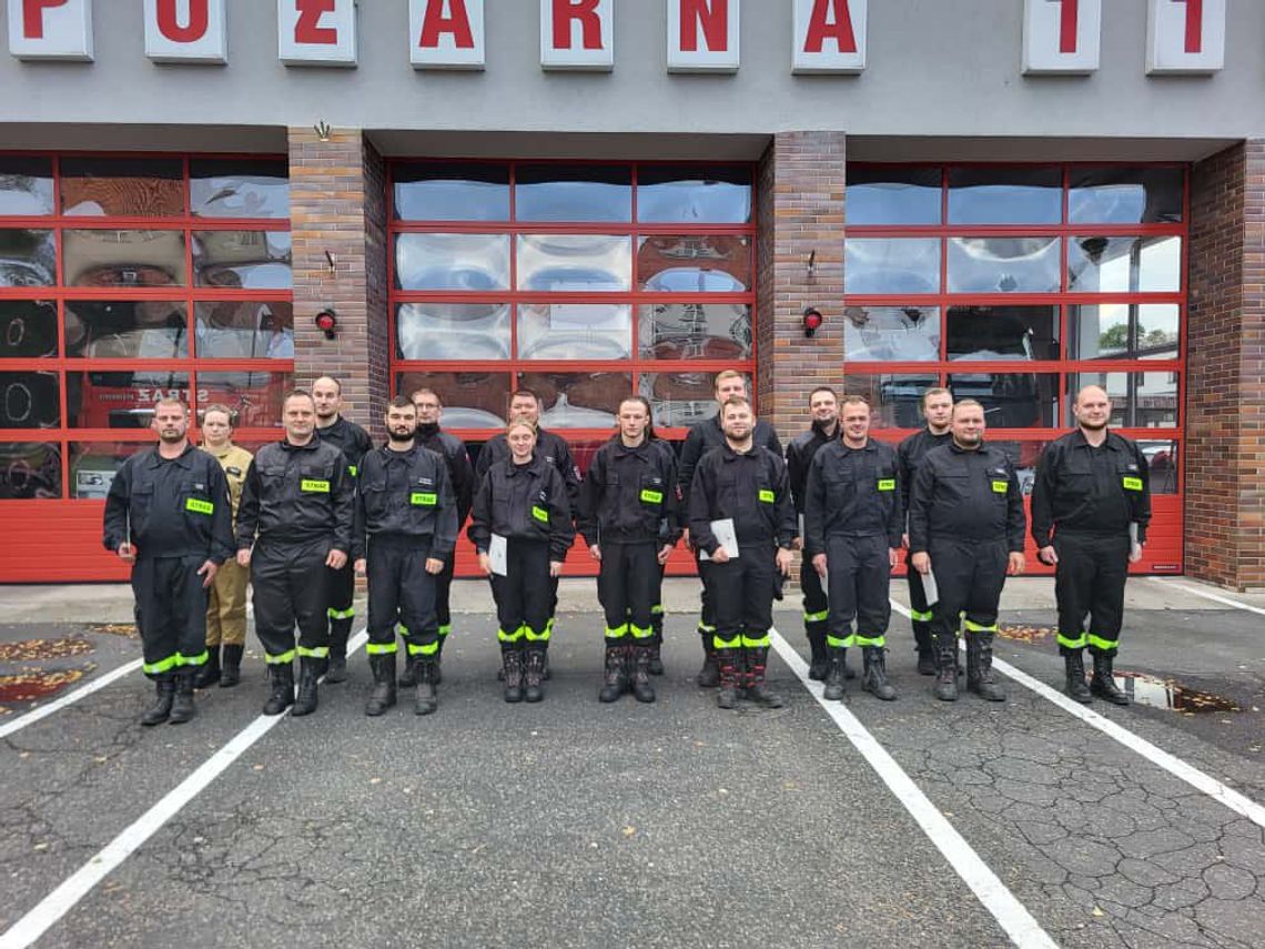 Kwalifikacje uzyskało 17 strażaków OSP z terenu powiatu kędzierzyńsko-kozielskiego. ZDJĘCIA