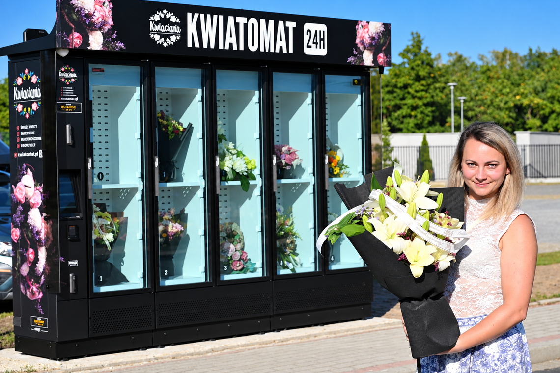 Kwiaty potrzebne na grób dostępne całą dobę. Nowy kwiatomat już działa przy cmentarzu „Kuźniczka” Kwiaty potrzebne na grób dostępne całą dobę. Nowy kwiatomat już działa przy cmentarzu „Kuźniczka”