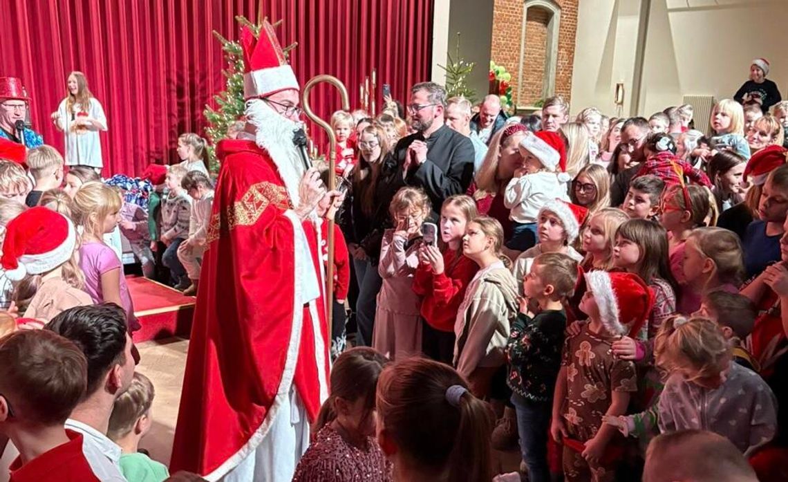 Lampiony, roraty i prezenty od Świętego Mikołaja w Sławięcicach. ZDJĘCIA