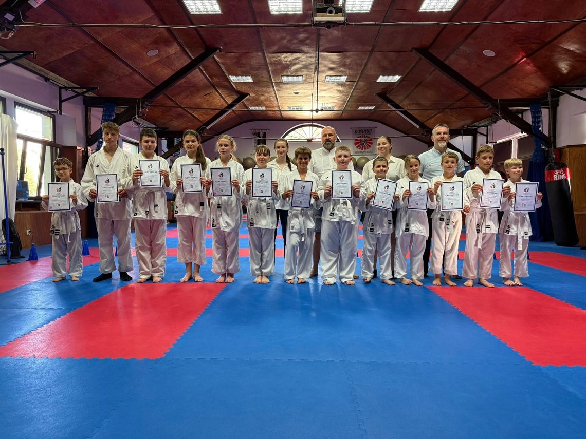 Letnia sesja egzaminacyjna w kozielskiej szkole karate. ZDJĘCIA