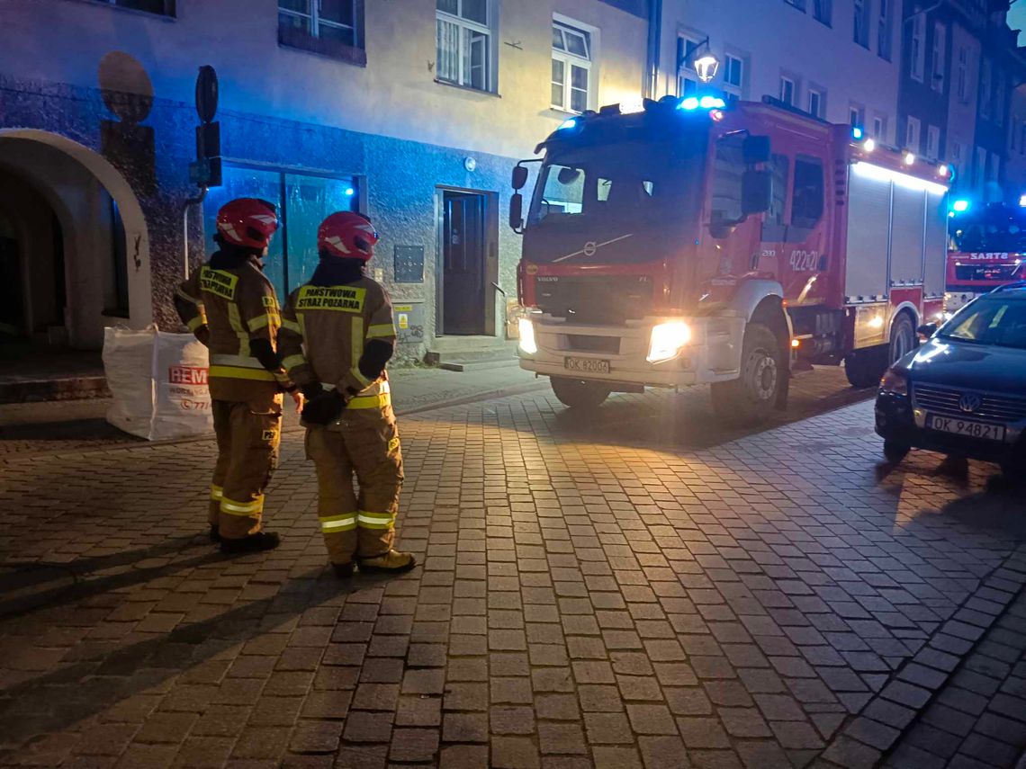 Lokatorzy wyczuli zapach gazu. Interweniowali strażacy