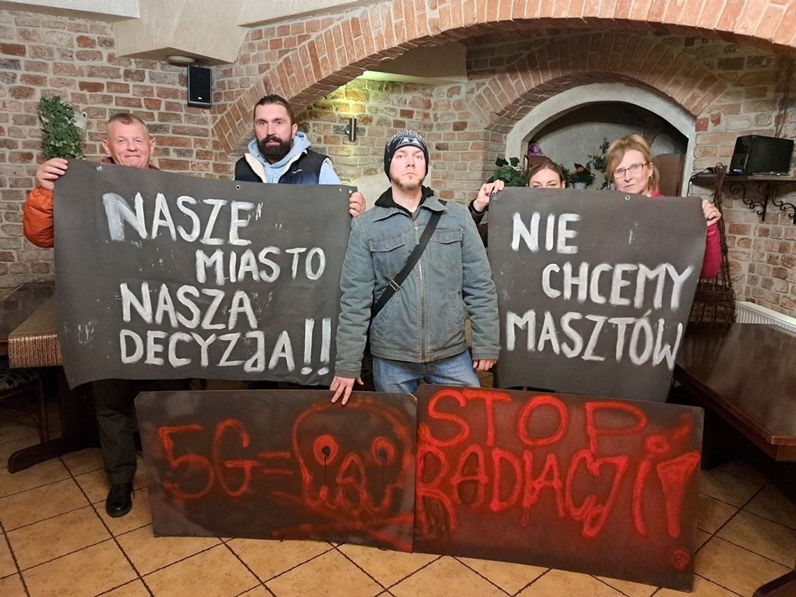 Ludzie czują się oszukani. Ruszył montaż nadajnika 5G na kominie MZEC