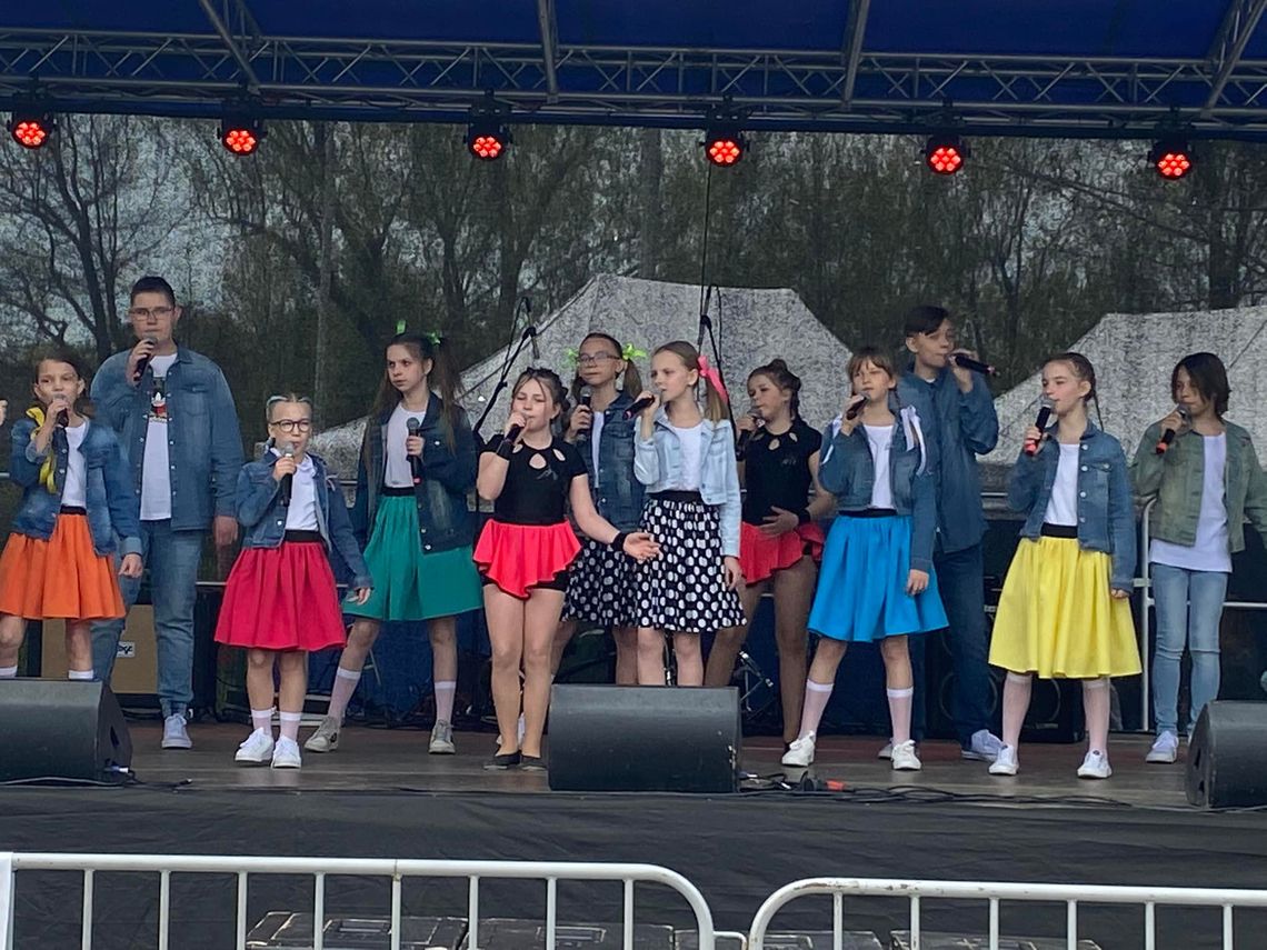 Majówkowa zabawa na "Szkwale" przyciągnęła tłumy mieszkańców Majówkowa zabawa na "Szkwale" przyciągnęła tłumy mieszkańców