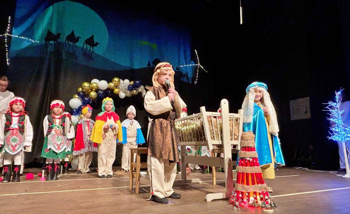 Mali aktorzy z "Trzynastki" przenieśli widzów do Betlejem Mali aktorzy z "Trzynastki" przenieśli widzów do Betlejem