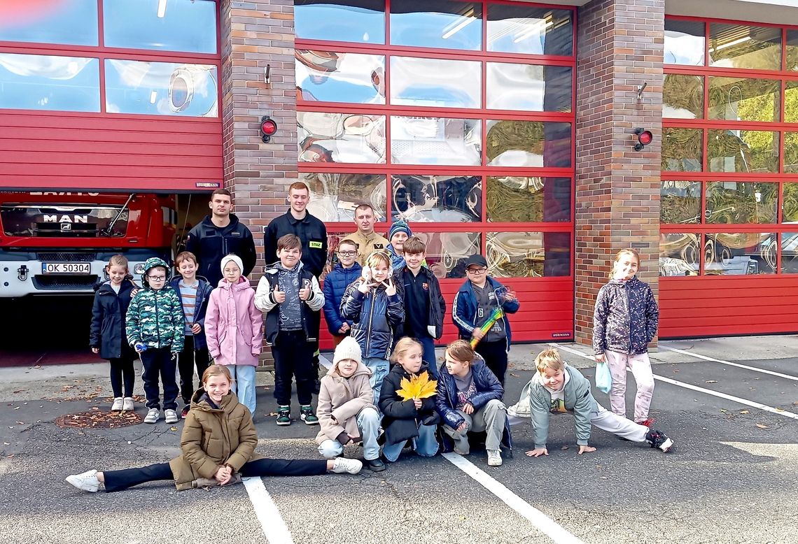 Mali odkrywcy z PSP nr 20 w odwiedzinach u strażaków. ZDJĘCIA Mali odkrywcy z PSP nr 20 w odwiedzinach u strażaków. ZDJĘCIA