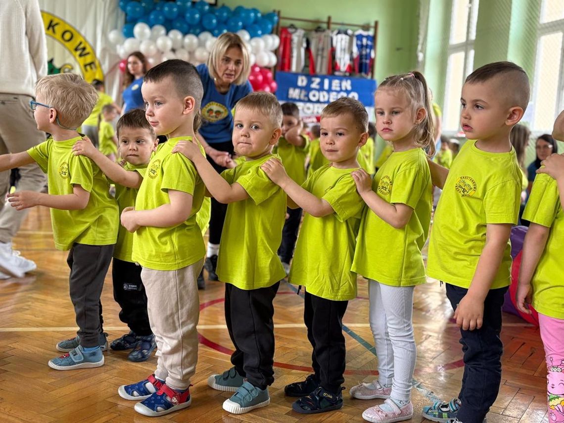 Mali sportowcy z przedszkola trenowali z siatkarzami ZAKSY. ZDJĘCIA Mali sportowcy z przedszkola trenowali z siatkarzami ZAKSY. ZDJĘCIA