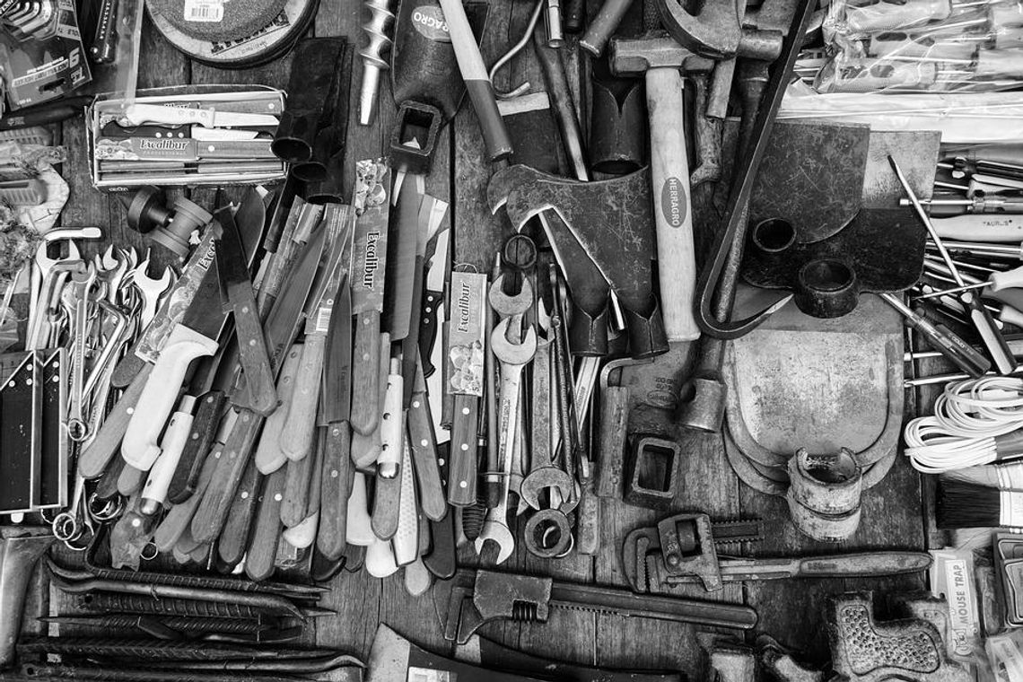 Masz mnóstwo specjalistycznych narzędzi, które już nie mieszczą się w domu? Postaw sobie specjalny schowek!