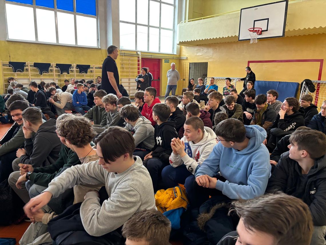 Mentalne i Sportowe Aktywności w Kędzierzynie-Koźlu! Organizatorzy odwiedzili ZSTiO. ZDJĘCIA Mentalne i Sportowe Aktywności w Kędzierzynie-Koźlu! Organizatorzy odwiedzili ZSTiO. ZDJĘCIA