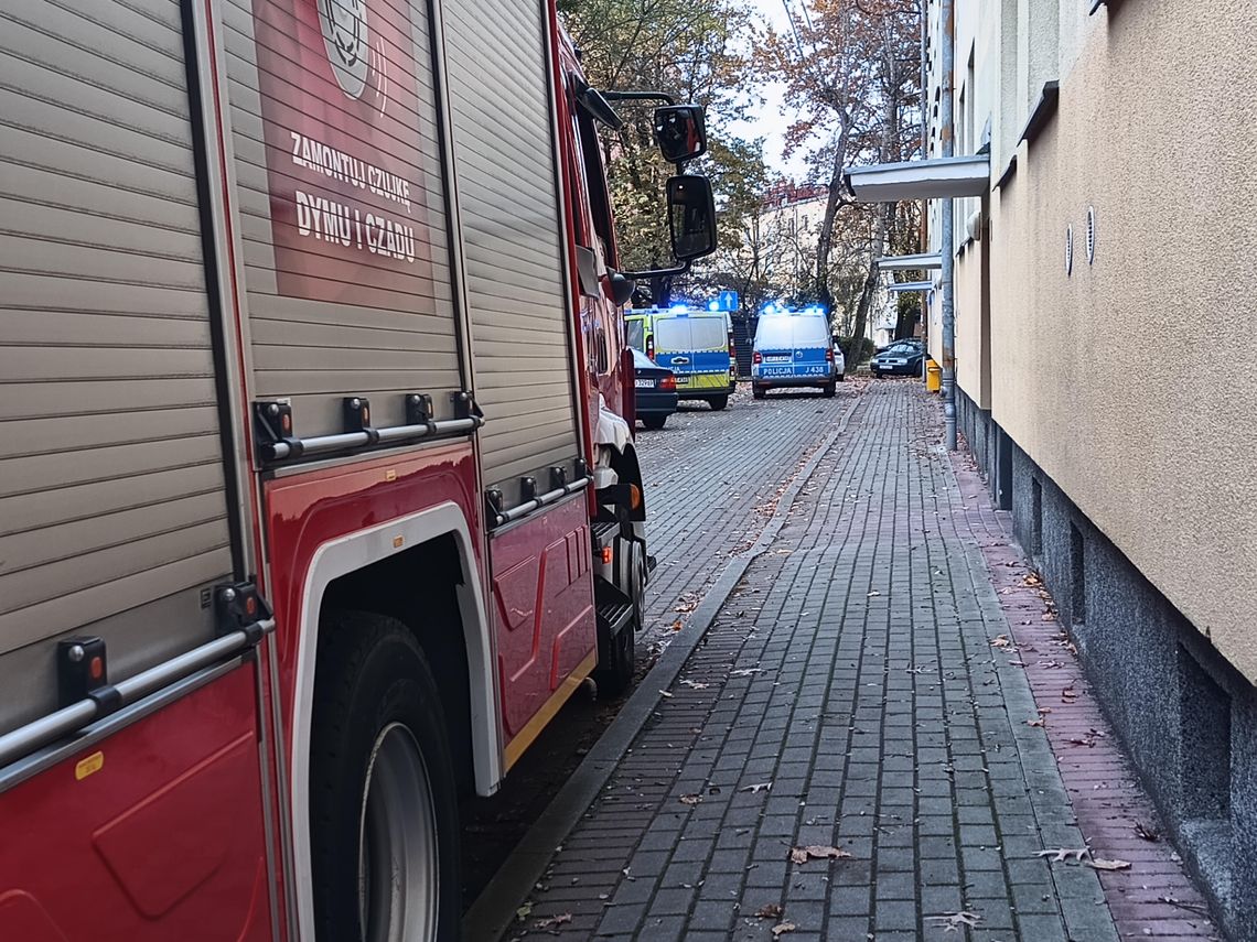 Mężczyzna chciał targnąć się na swoje życie. Na miejscu wszystkie służby ratunkowe