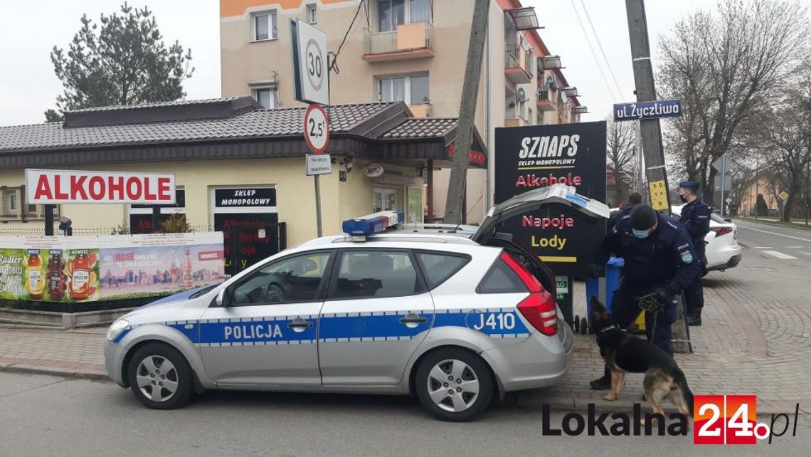 Mężczyzna, który napadł na sklep monopolowy w Koźlu został zatrzymany. To 28-letni mieszkaniec naszego powiatu