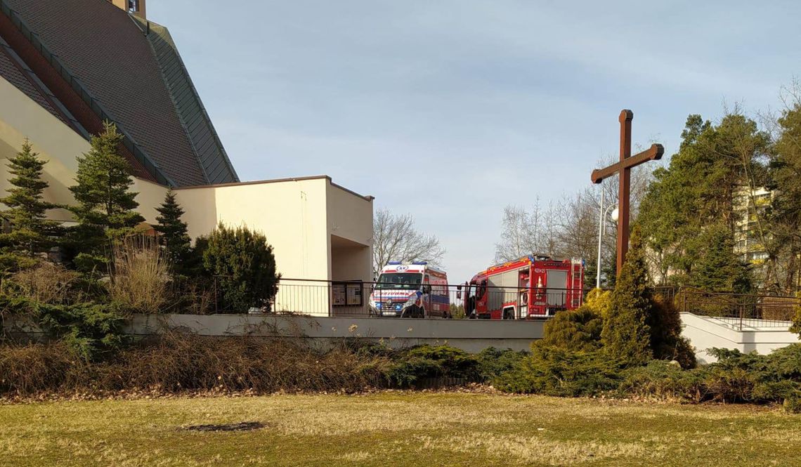 Mężczyzna spadł z drabiny. Interweniowały służby ratunkowe Mężczyzna spadł z drabiny. Interweniowały służby ratunkowe