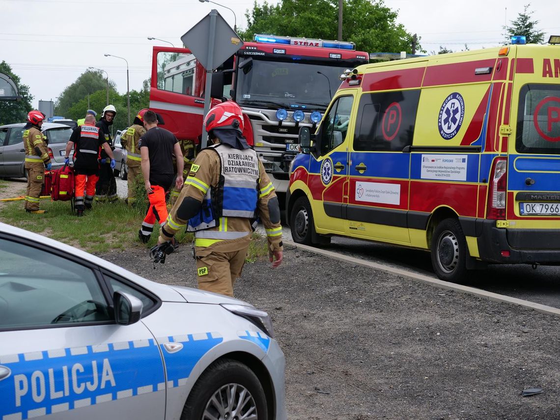 Mężczyzna w trakcie jazdy dostał ataku padaczki. Uderzył w inny pojazd