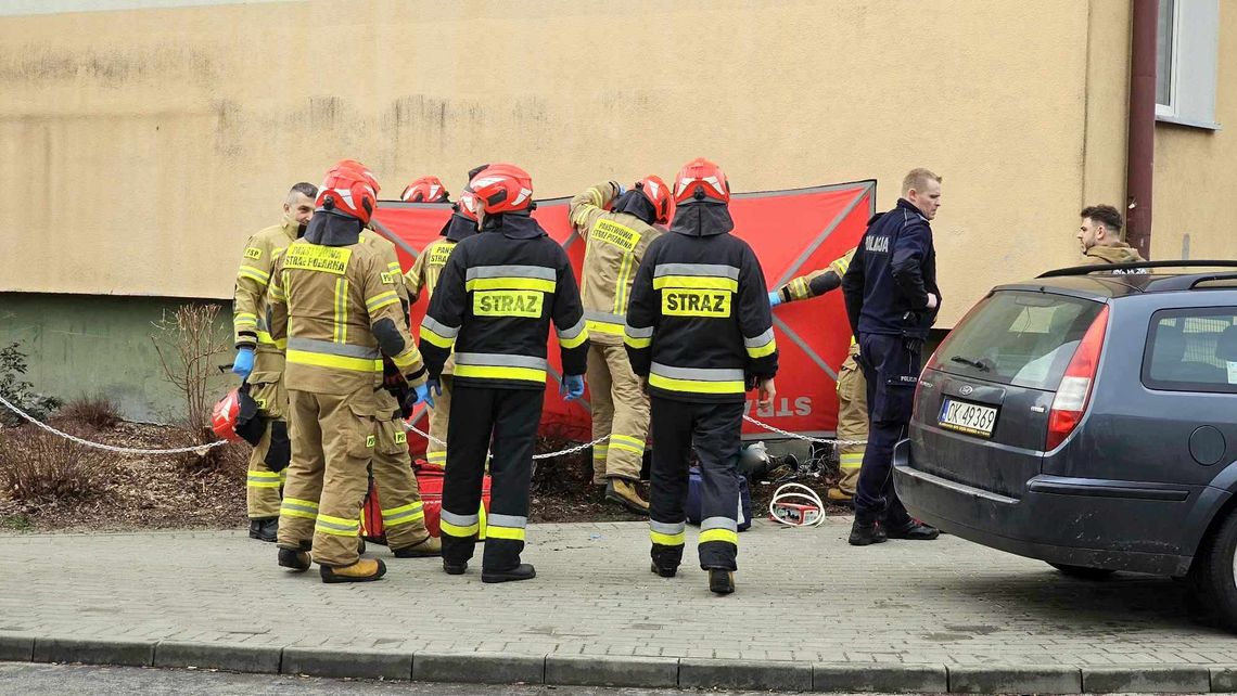 Mężczyzna zasłabł na chodniku. Niestety nie udało się uratować jego życia