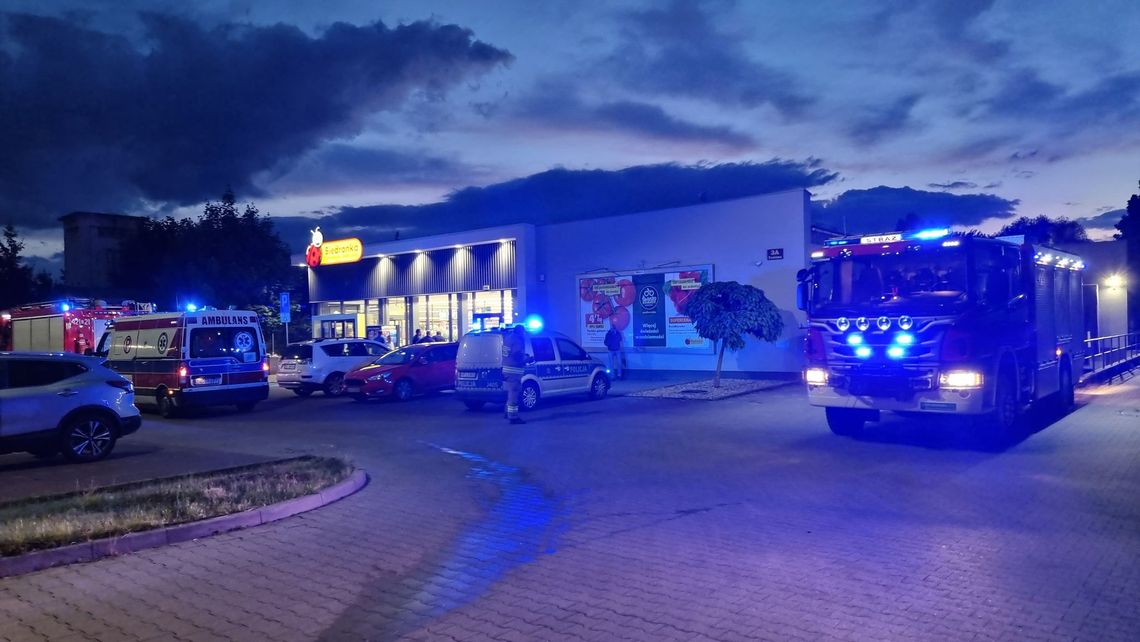 Mężczyzna zmarł w markecie. Akcja ratunkowa w Blachowni Mężczyzna zmarł w markecie. Akcja ratunkowa w Blachowni