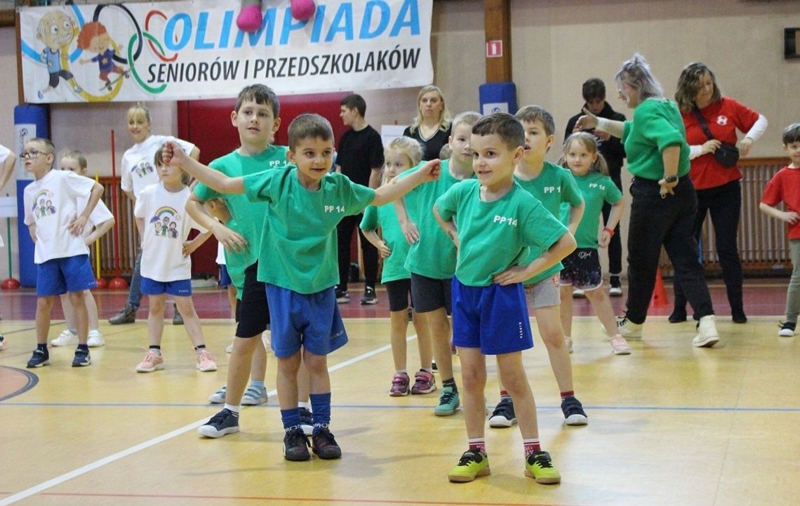 Międzypokoleniowa olimpiada seniorów i przedszkolaków. ZDJĘCIA