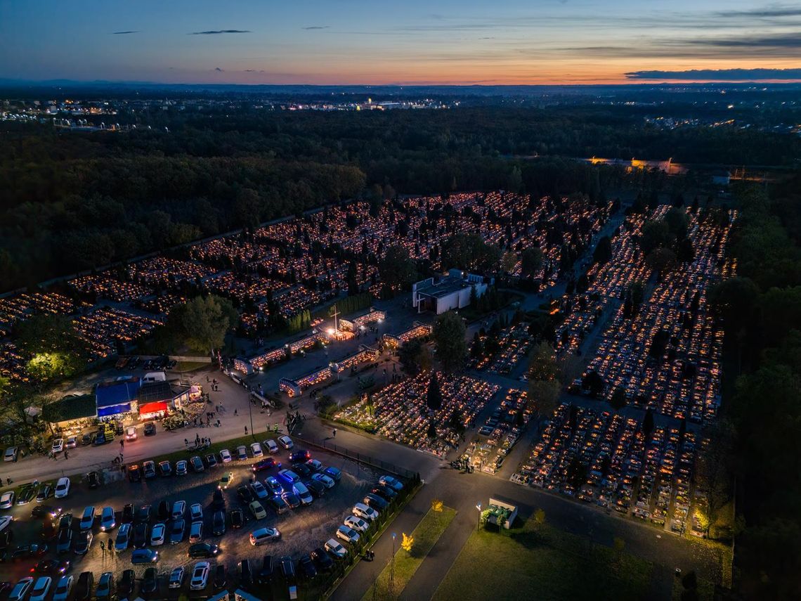 Miejskie nekropolie z góry wyglądają, jak małe miasta Miejskie nekropolie z góry wyglądają, jak małe miasta