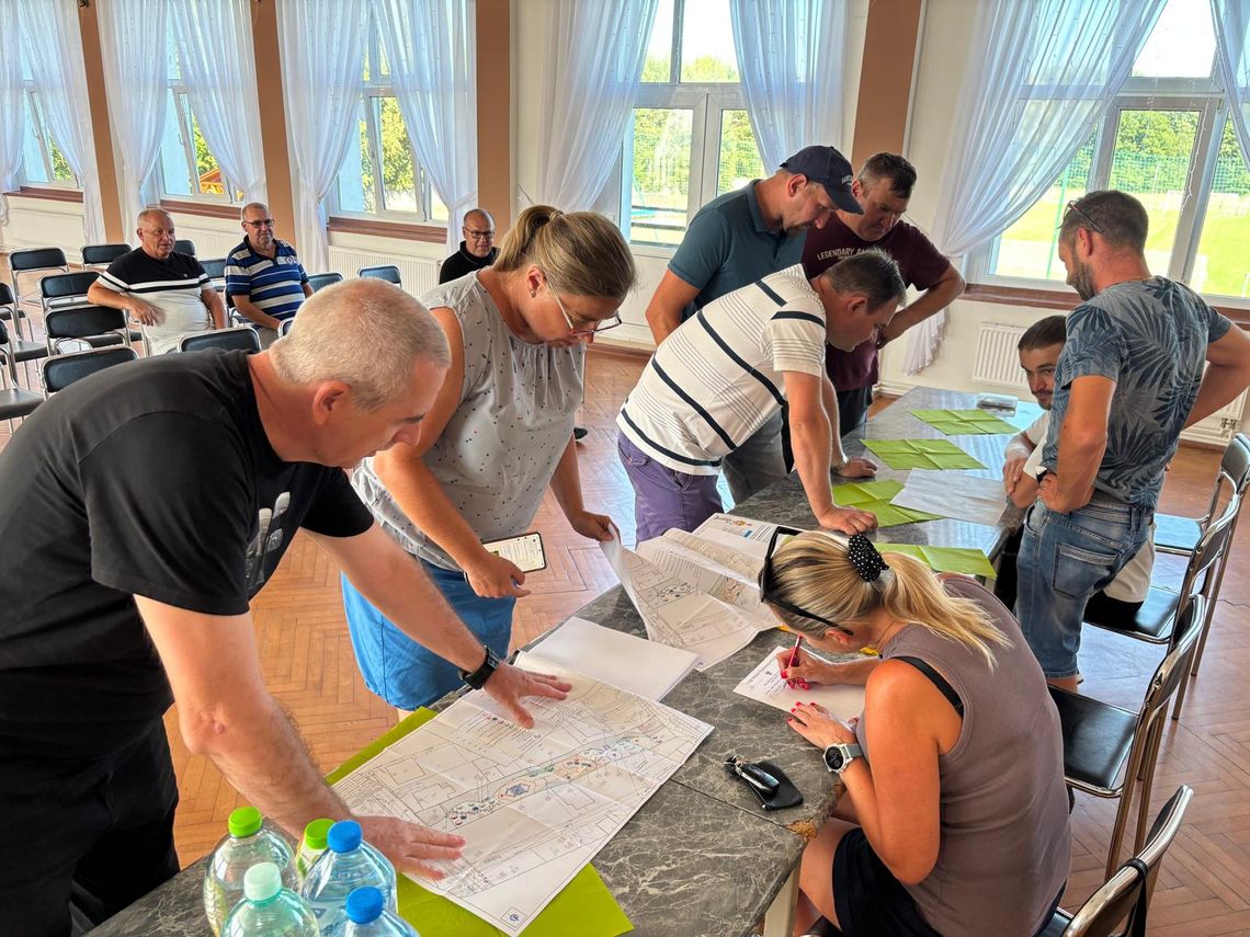 Mieszkańcy Cisowej poznali projekt nowego placu zabaw Mieszkańcy Cisowej poznali projekt nowego placu zabaw