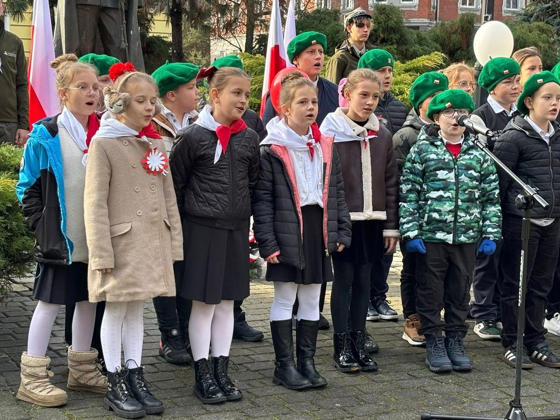 Mieszkańcy Kędzierzyna-Koźla oddali hołd Niepodległej. ZDJĘCIA