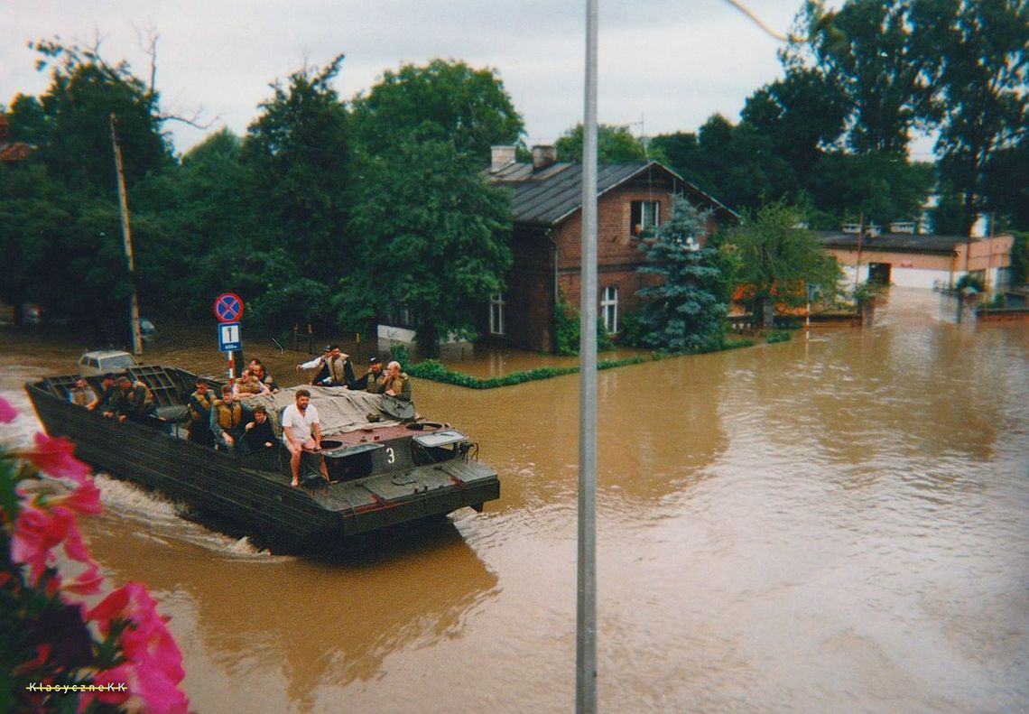 Mija 27 lat od katastrofalnej powodzi tysiąclecia. ZDJĘCIA