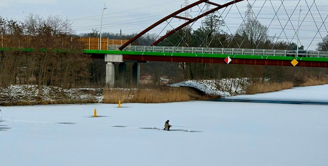 Mimo ostrzeżeń, nie wszyscy zachowują się racjonalnie. O krok od tragedii Mimo ostrzeżeń, nie wszyscy zachowują się racjonalnie. O krok od tragedii