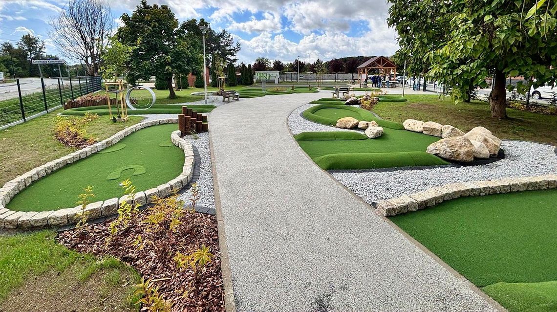 Minigolf pod chmurką. Mieszkańcy mogą już korzystać. ZDJĘCIA Minigolf pod chmurką. Mieszkańcy mogą już korzystać. ZDJĘCIA