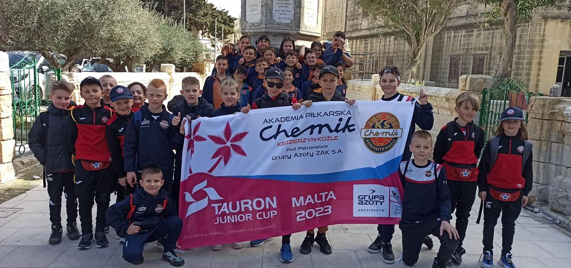 Młodzi piłkarze Chemika trenują na Malcie. ZDJĘCIA