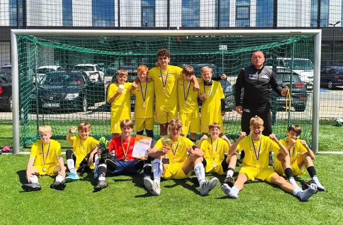 Młodzi piłkarze z PSP nr 19 zostali mistrzami województwa