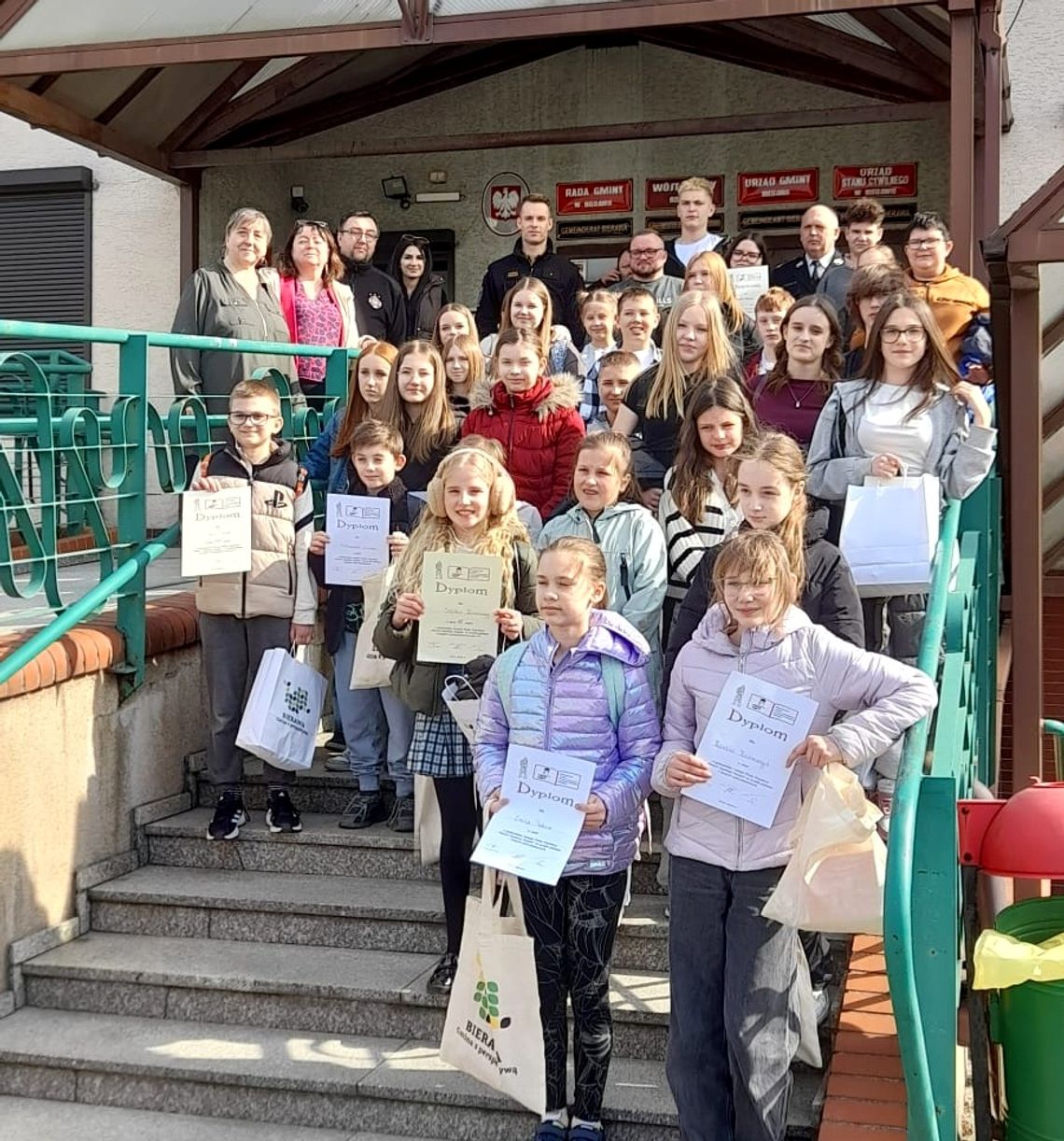 Młodzież z gminy Bierawa sprawdzała wiedzę pożarniczą. Za nimi pierwszy etap turnieju