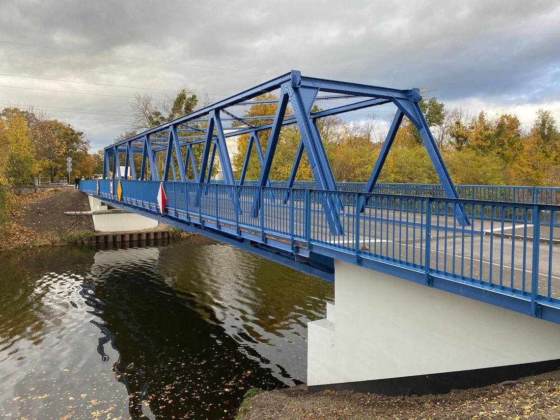Most nad kanałem w Blachowni otwarty. Pracownicy dojadą do zakładów