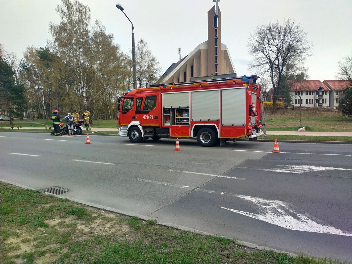Motocyklista dał niezłą plamę. Interweniowali strażacy