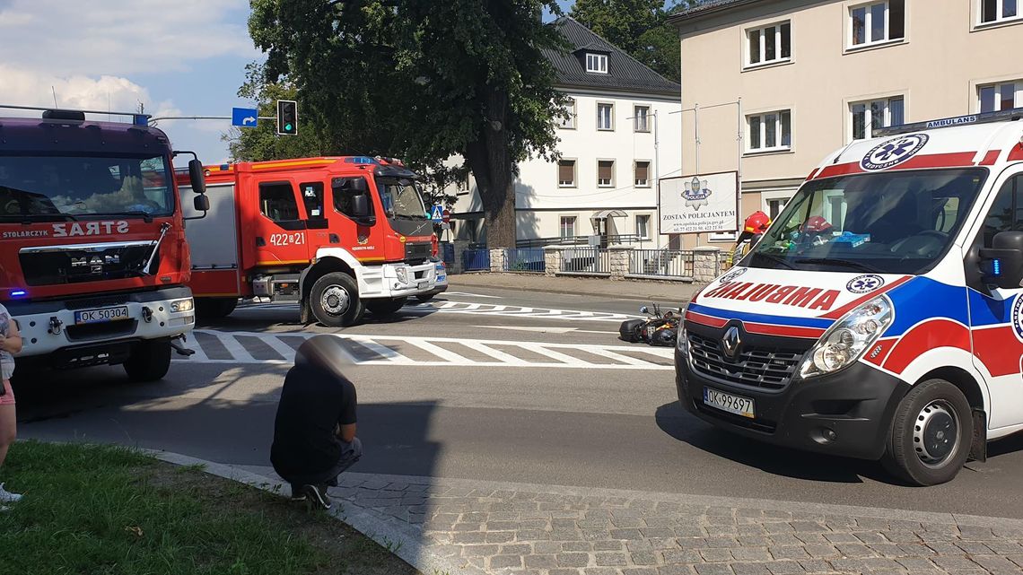 Motocyklista trafił do szpitala po groźnym wypadku w Koźlu