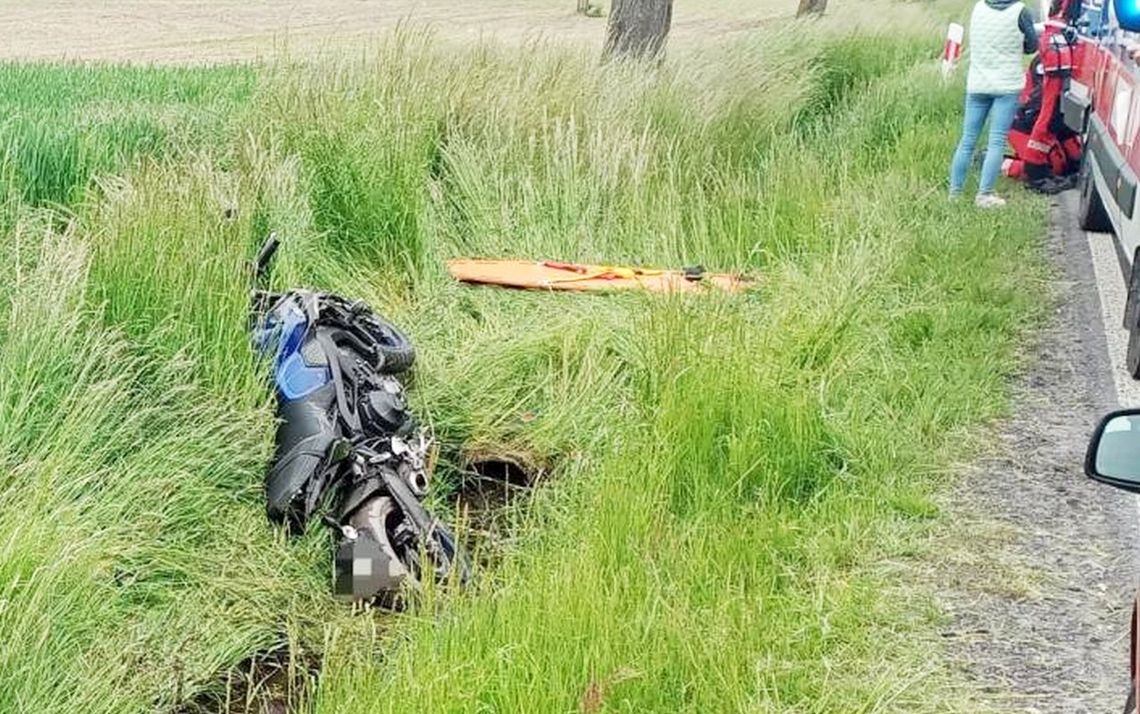 Motocyklistę śmigłowcem przetransportowano do szpitala w Opolu
