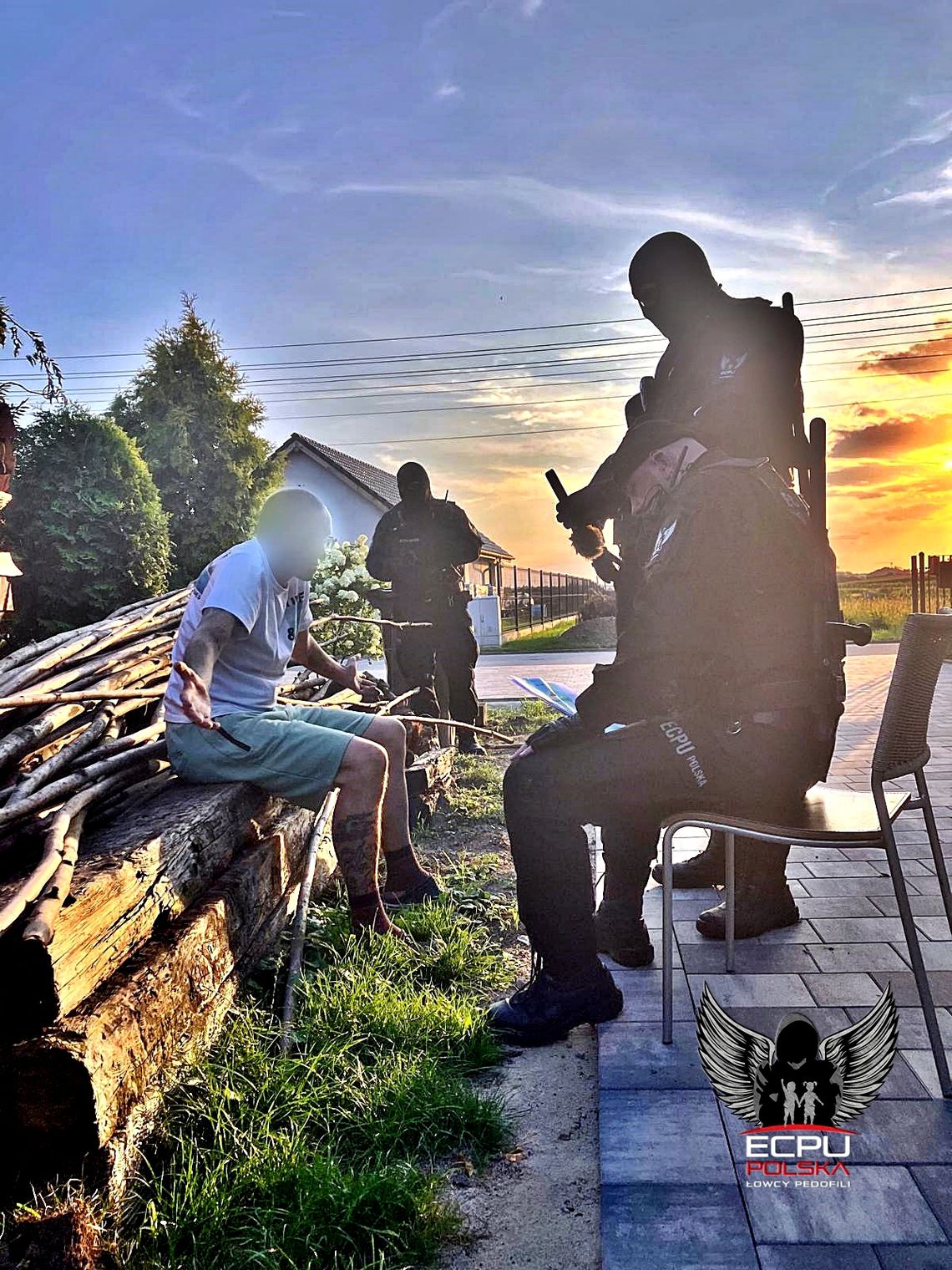 Mówi, że pracuje w rodzinnym domu dziecka. PCPR zapowiada kontrole we wszystkich placówkach