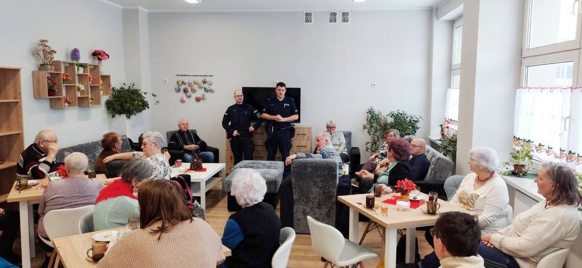 Mundurowi z wizytą u seniorów. Ostrzegali przed oszustami