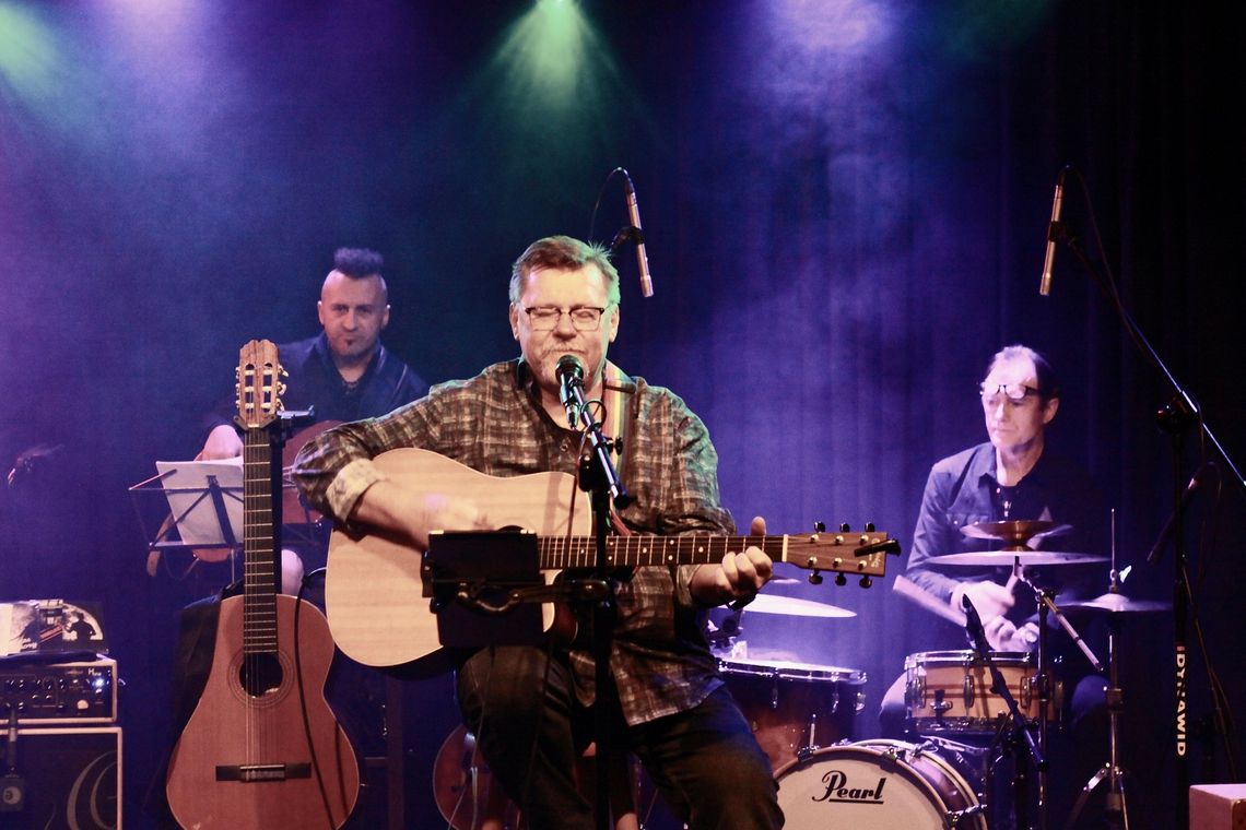 Muzyczny wieczór w Klubie Kameleon: Tomek Lewandowski & SzeSzeLe zagrają już w piątek