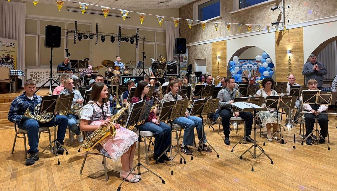 Muzyka, taniec i bawarskie klimaty. Gminny Oktoberfest w Reńskiej Wsi. ZDJECIA Muzyka, taniec i bawarskie klimaty. Gminny Oktoberfest w Reńskiej Wsi. ZDJECIA