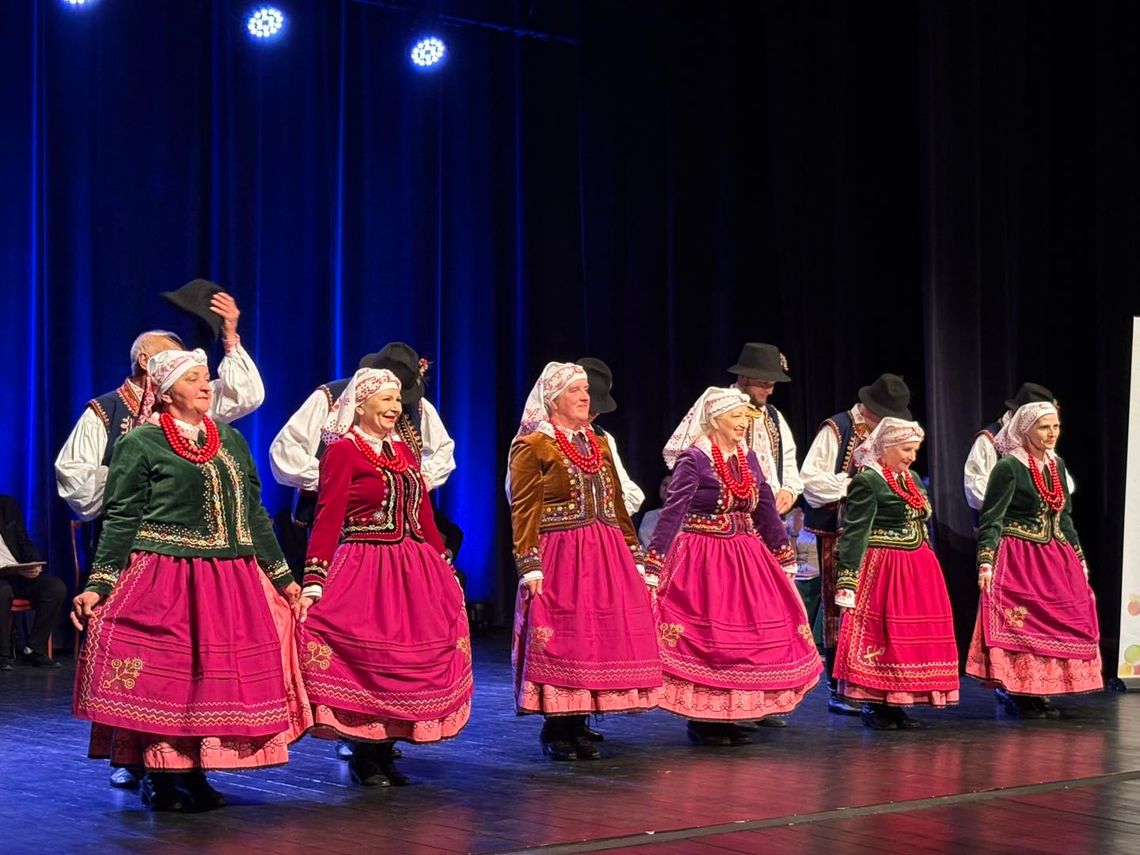 „Na ludową nutę” w Domu Kultury „Chemik”. Publiczność nagrodziła artystów gromkimi brawami. ZDJĘCIA „Na ludową nutę” w Domu Kultury „Chemik”. Publiczność nagrodziła artystów gromkimi brawami. ZDJĘCIA